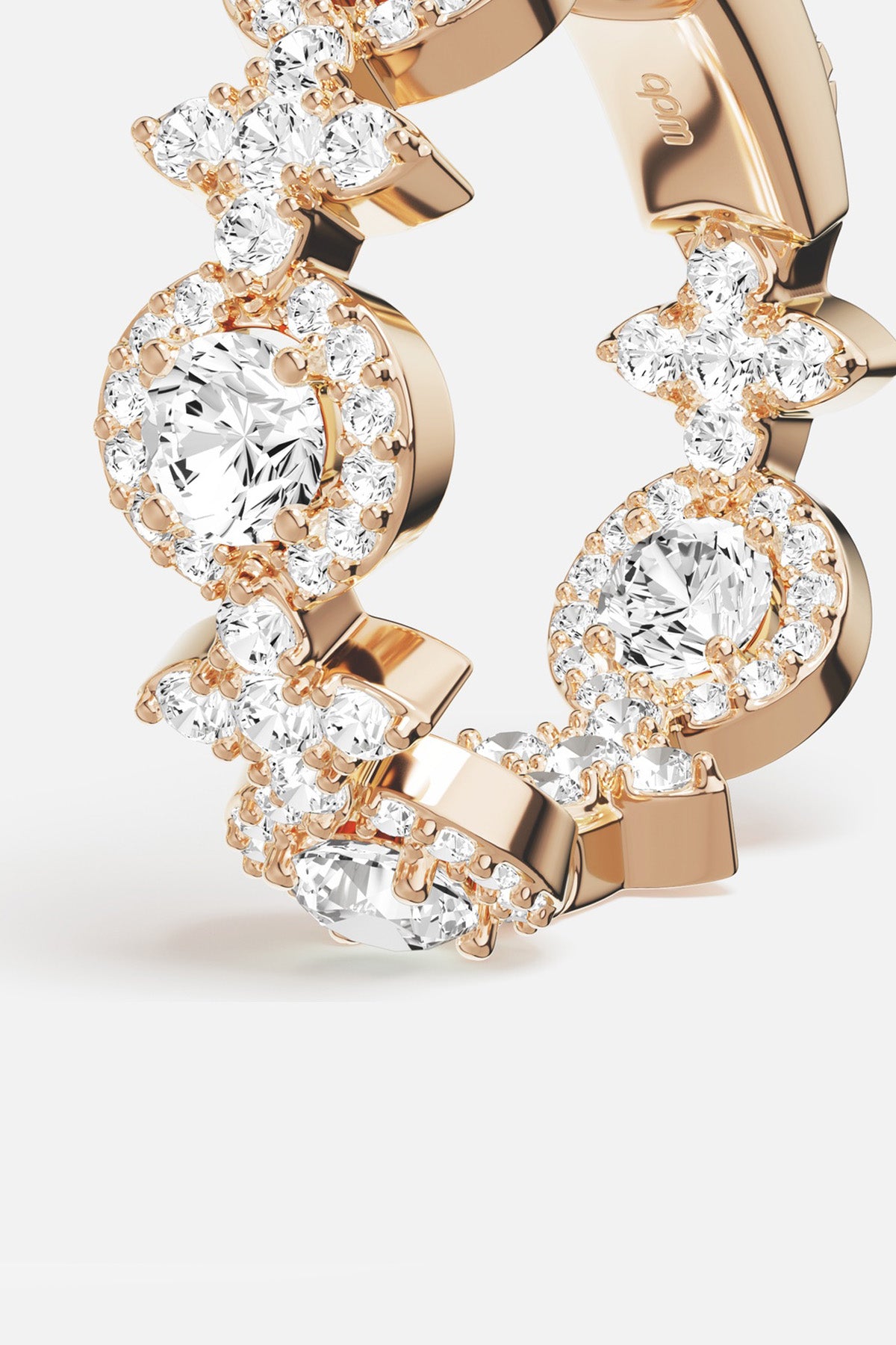 APM Ring in rose gold color, a sparkling constellation of endless brilliance.