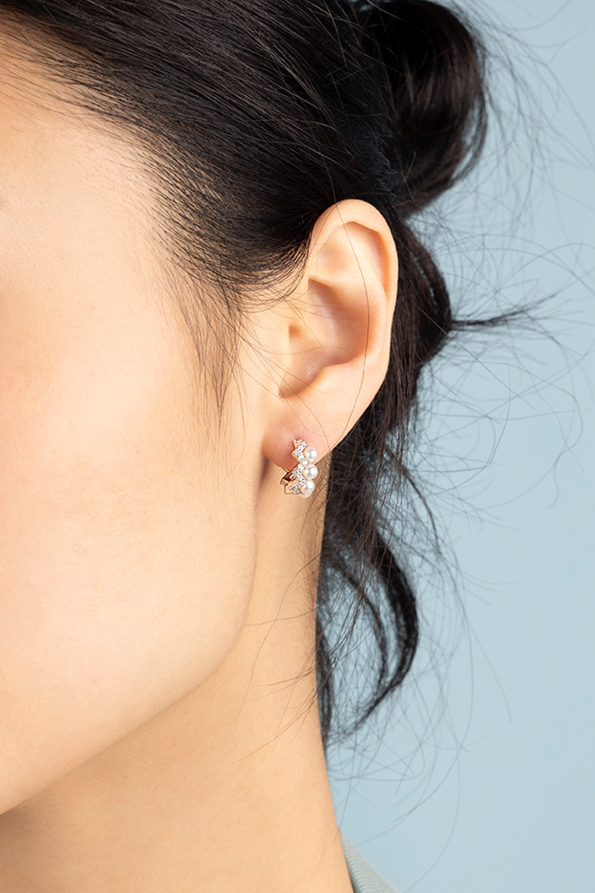 Small Up and Down Hoop Earrings with Pearls - APM Monaco