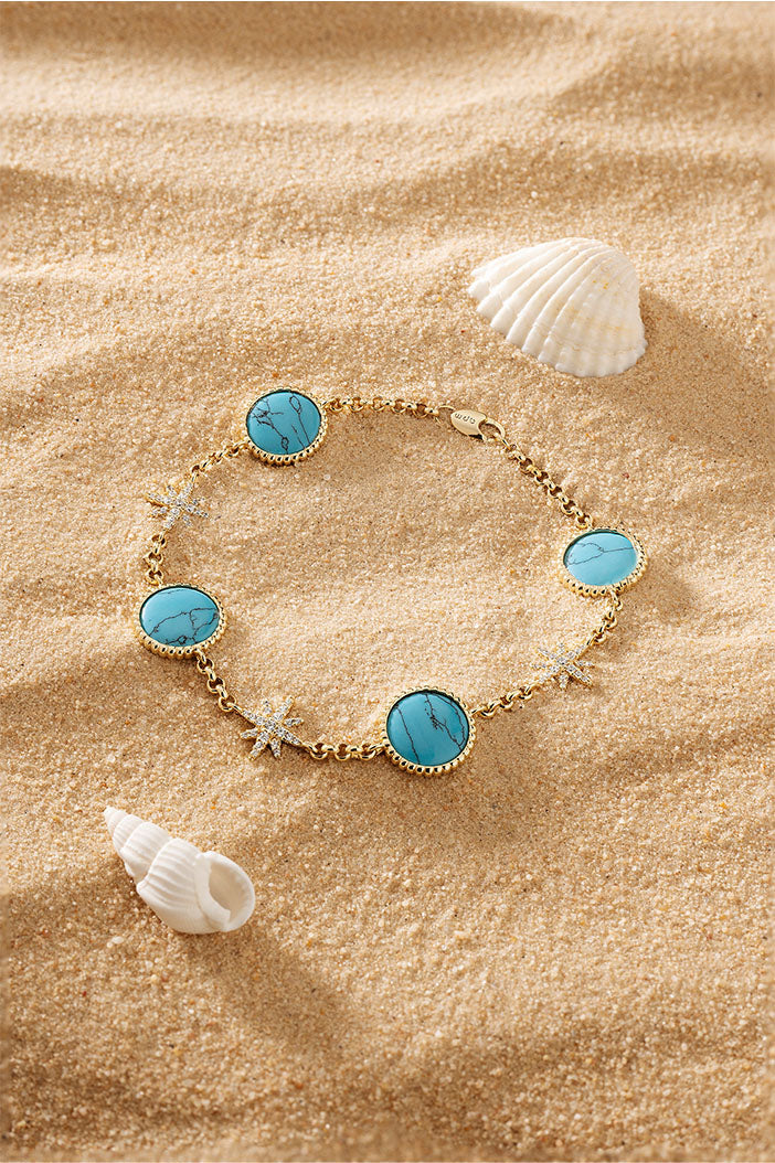 Bracelet APM Monaco lagoon with turquoise stones and starfish charms, featuring a delicate beaded design and marine-inspired accents.