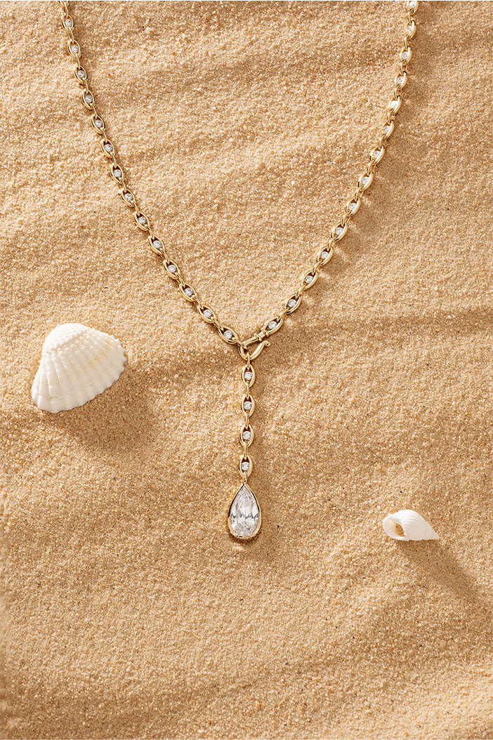 Necklaces APM Monaco, yellow gold Y-drop adjustable necklace with a teardrop pendant.