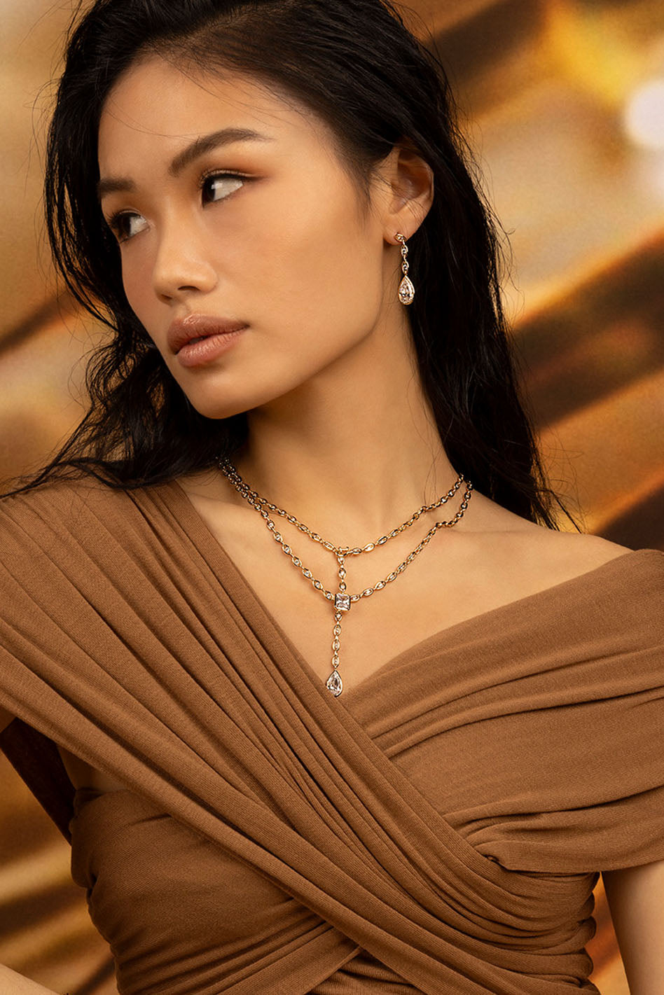 Necklaces APM Monaco, yellow-gold Y-drop adjustable necklace with diamond accents and a delicate drop pendant.