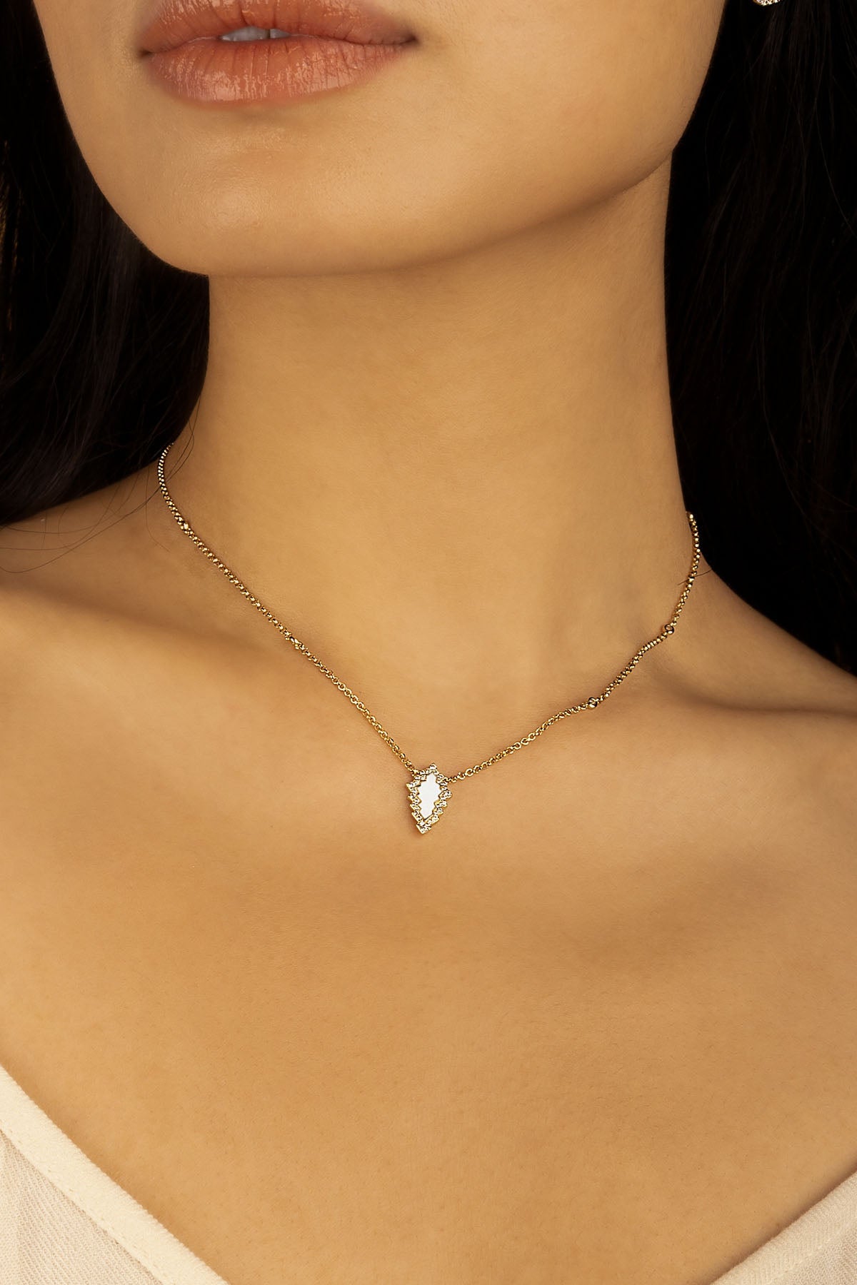 Necklaces – APM Monaco. Yellow gold, adjustable chain with a decorative arrowhead pendant and matching earrings.