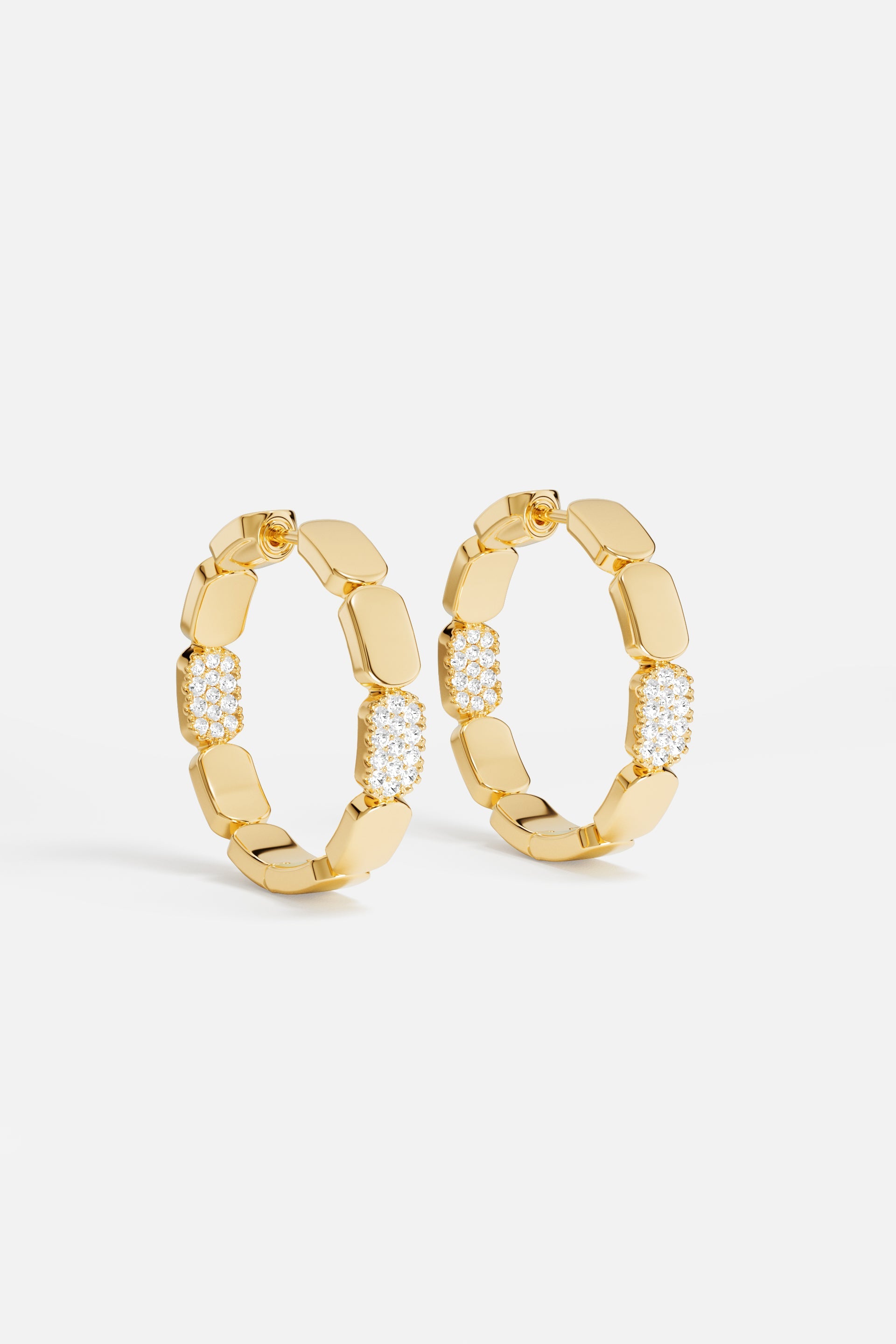01-YE15769OX-APM-Monaco-Pavage-Earrings