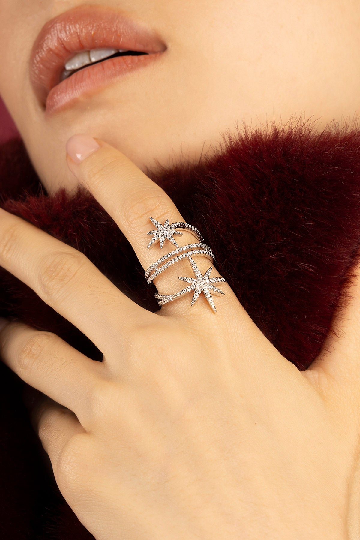 Woman wearing APM Météorites Ring, a celestial spark of quiet glamour.