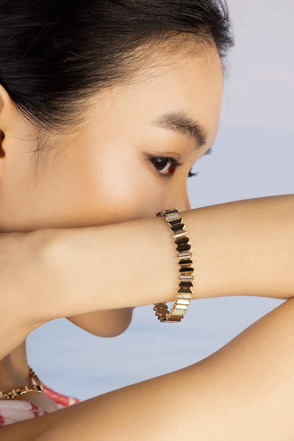 02-YB5840OX-APM-Monaco-Up-and-Down-Bracelet-Worn