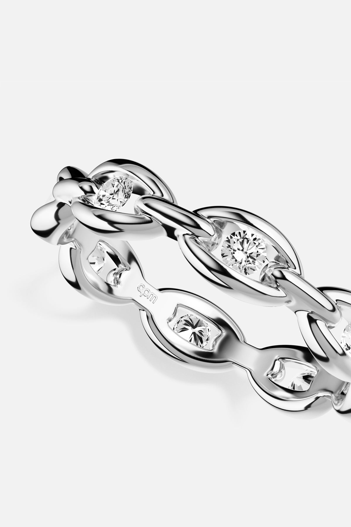 APM chain link ring, sparkling with effortless modern allure.