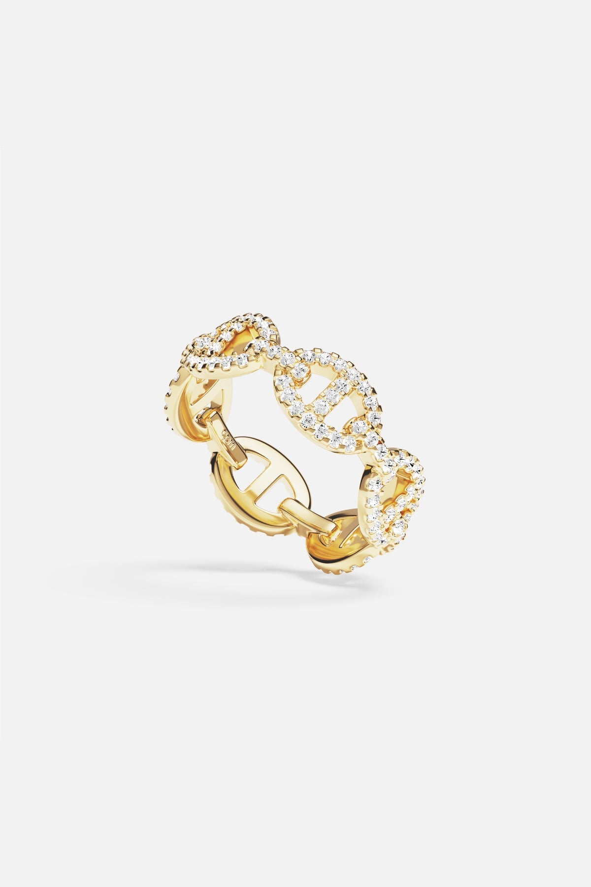 APM Morse Ring in gold color, linked elegance with a shimmering modern edge.