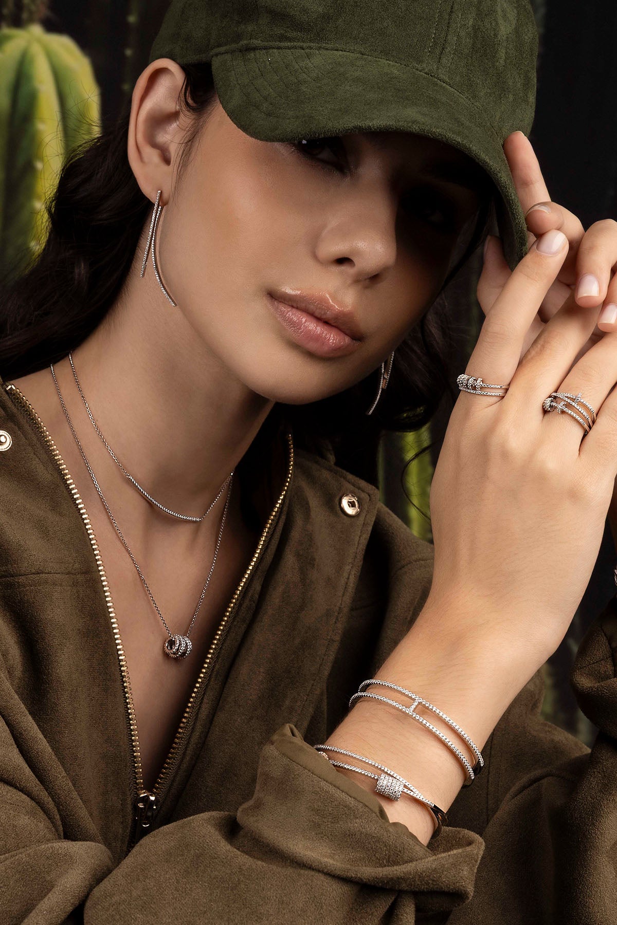 apm Monacoローズゴールド フープピアス ストーン付き デインティ ローズゴールド フープピアス - スモール | APM Monaco