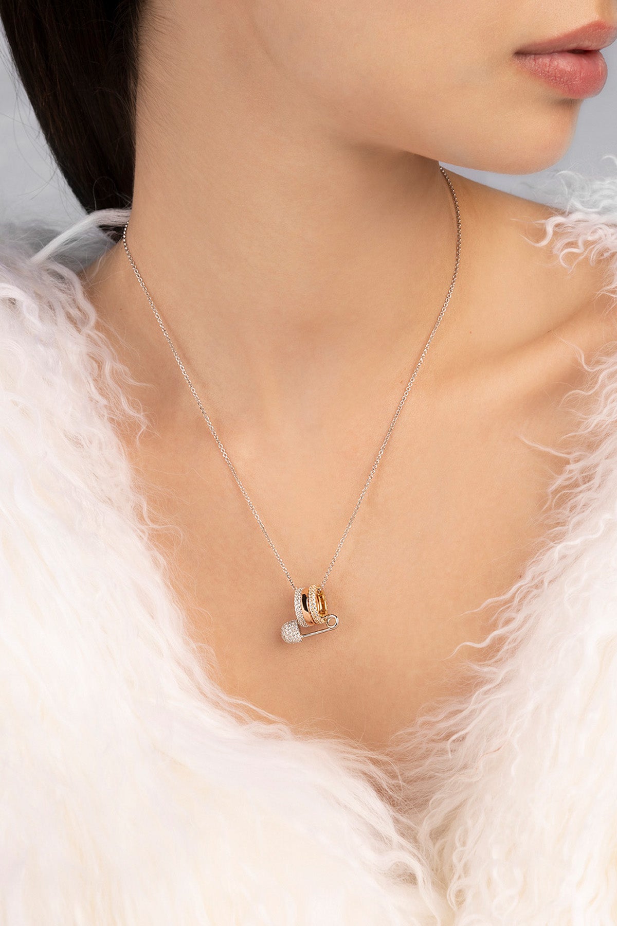 マルチカラー セーフティーピン 調節可能ネックレス | APM Monaco