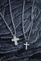 Verstellbare Halskette mit Perlen, Pavé und Kreuz