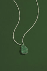 Verstellbare Halskette mit grünem Tropfen