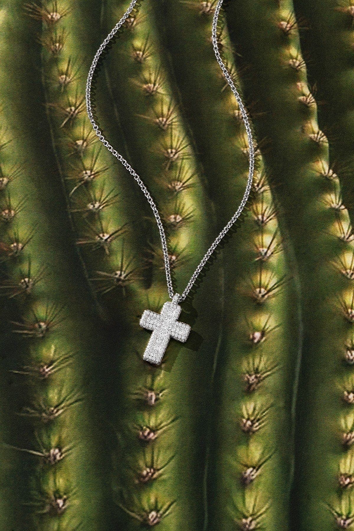 Pavé Cross Adjustable Necklace | APM Monaco