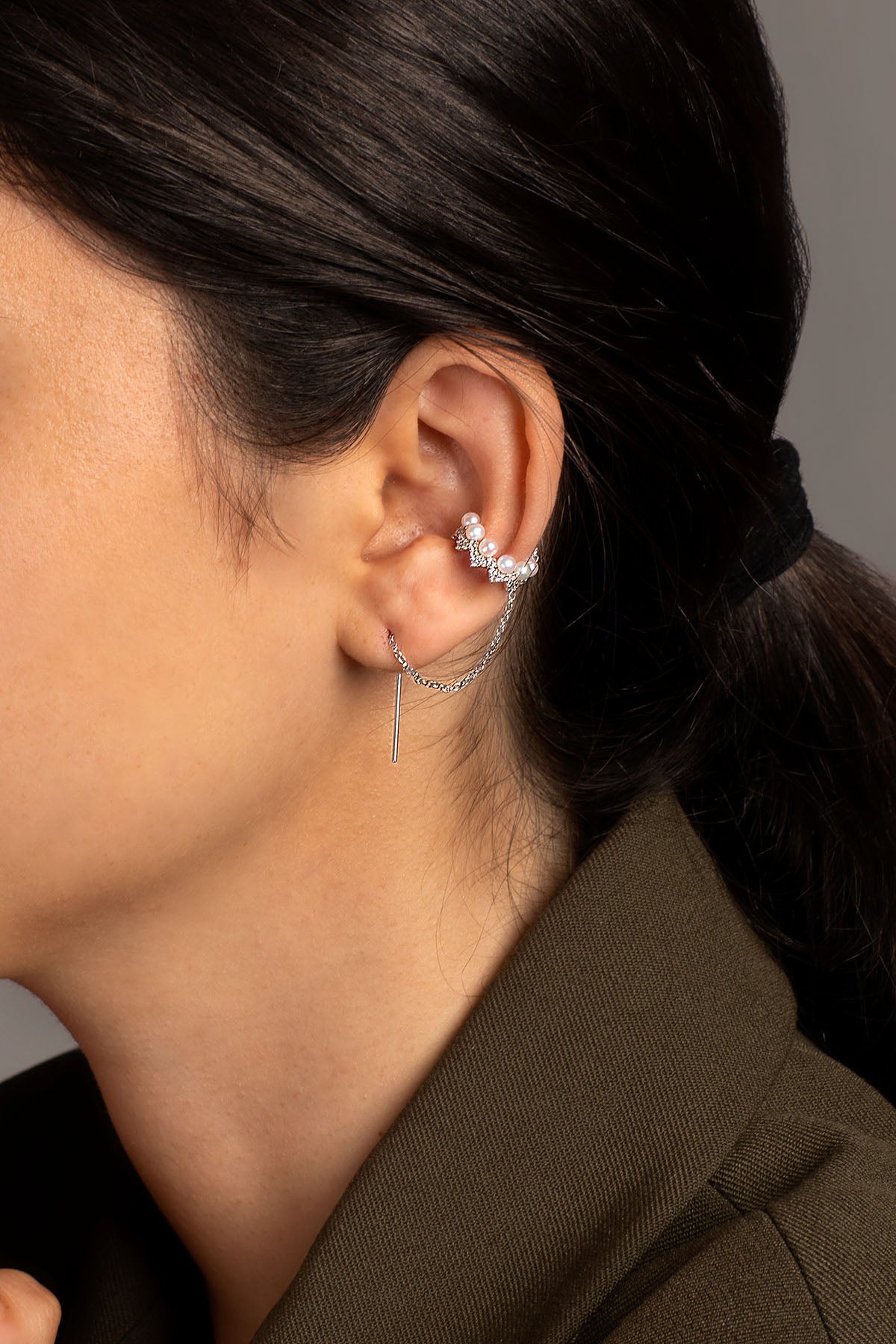 Up and Down Ohrringe mit Perlen und langer Kette – Silber