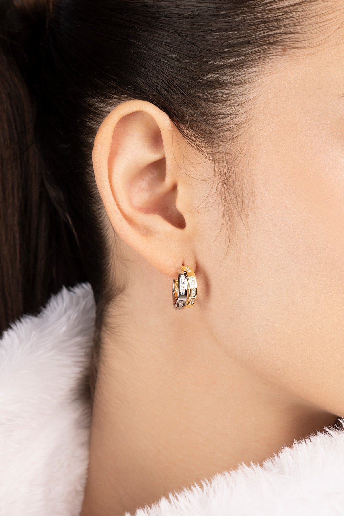 絡み合う「TOI MOI」モールス信号ピアス | APM Monaco