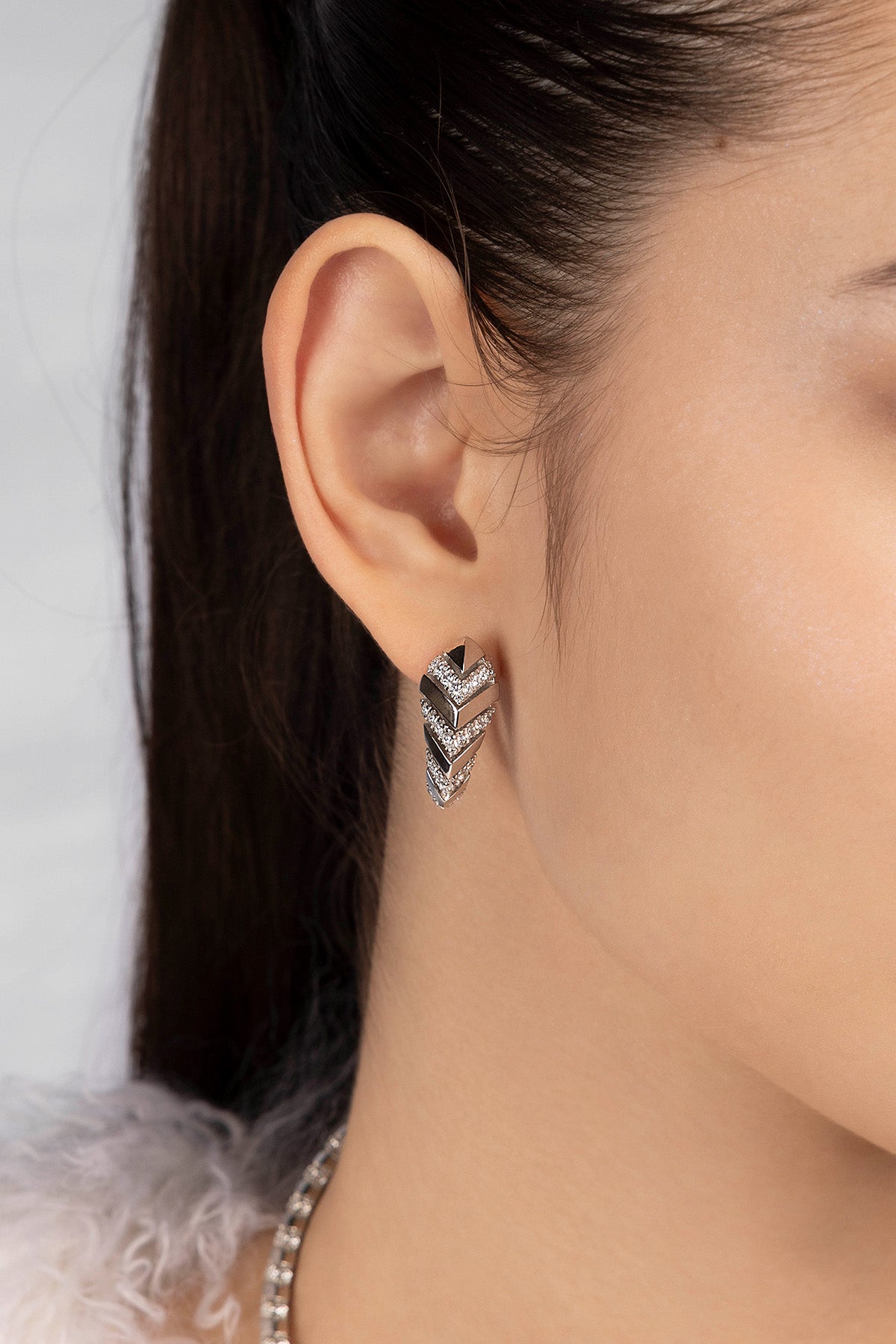 apm Monacoローズゴールド フープピアス ストーン付き デインティ ローズゴールド フープピアス - スモール | APM Monaco