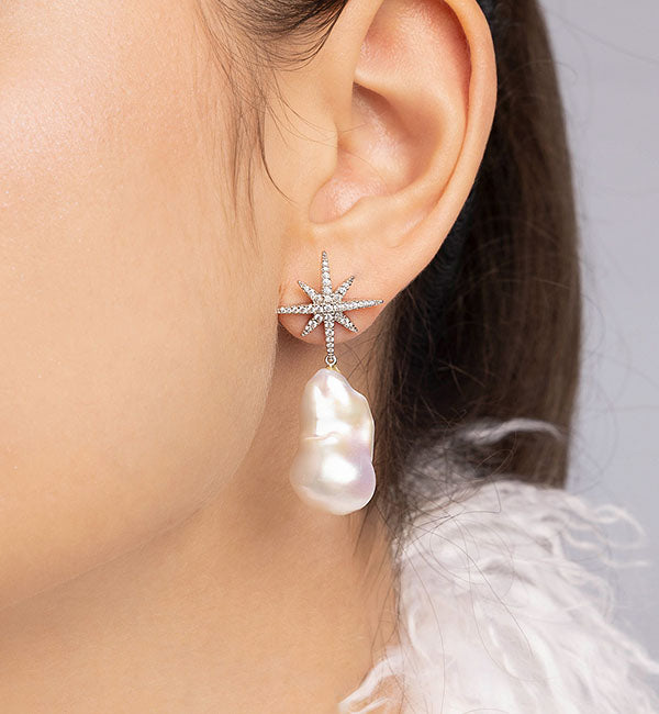 APM MONACO silver star-shaped earring with a pearl drop