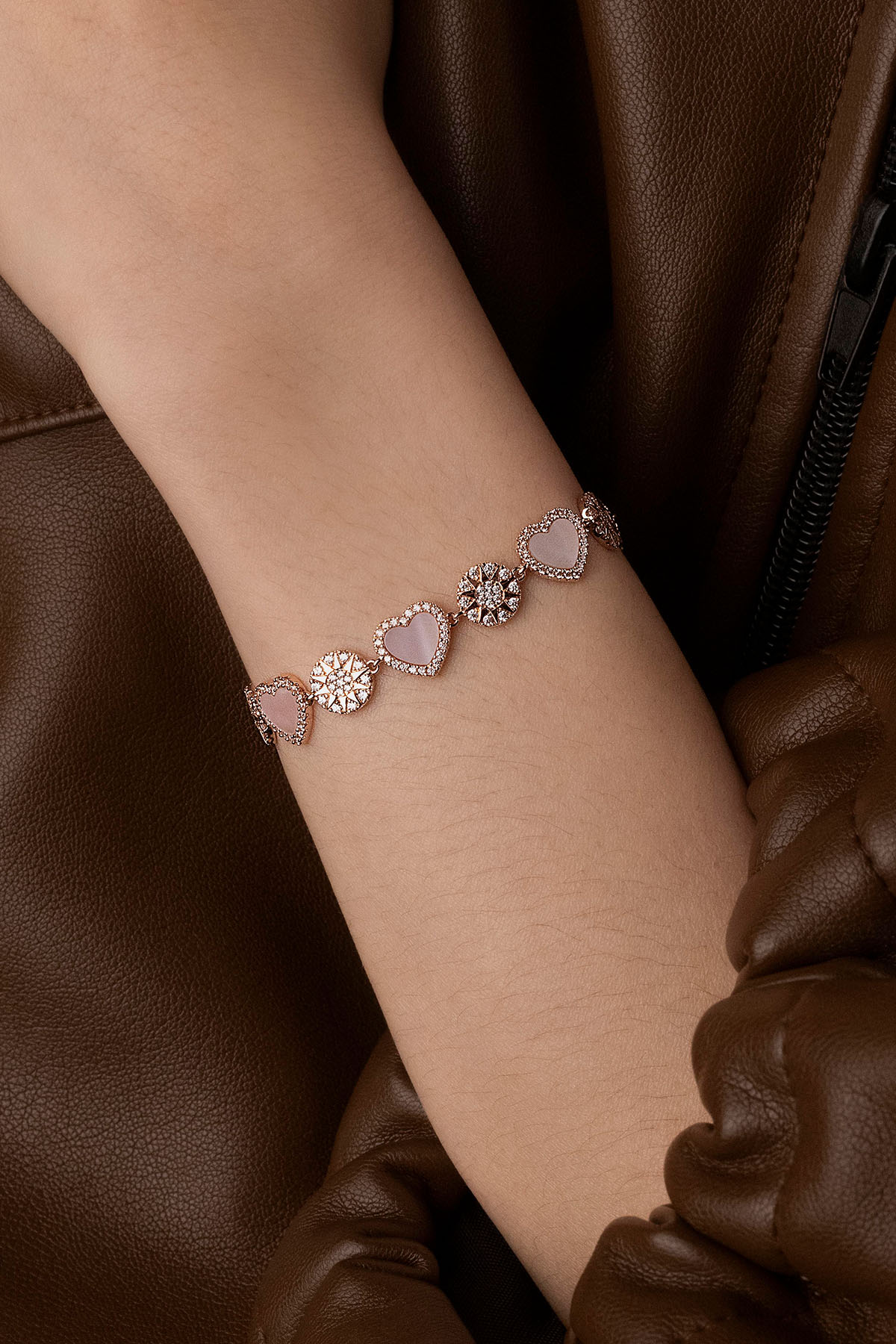 Verstellbares Armband mit Herzen und Punkten | APM Monaco