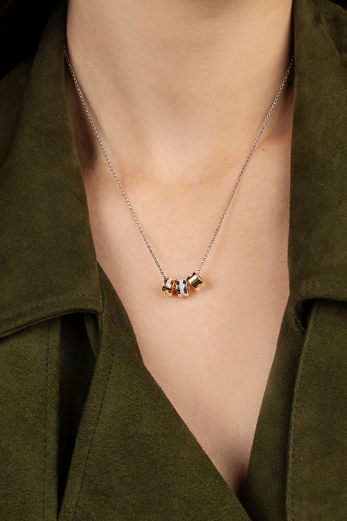 アクセサリー apoo ホワイト フープ 調節可能ネックレス - シルバー | APM Monaco