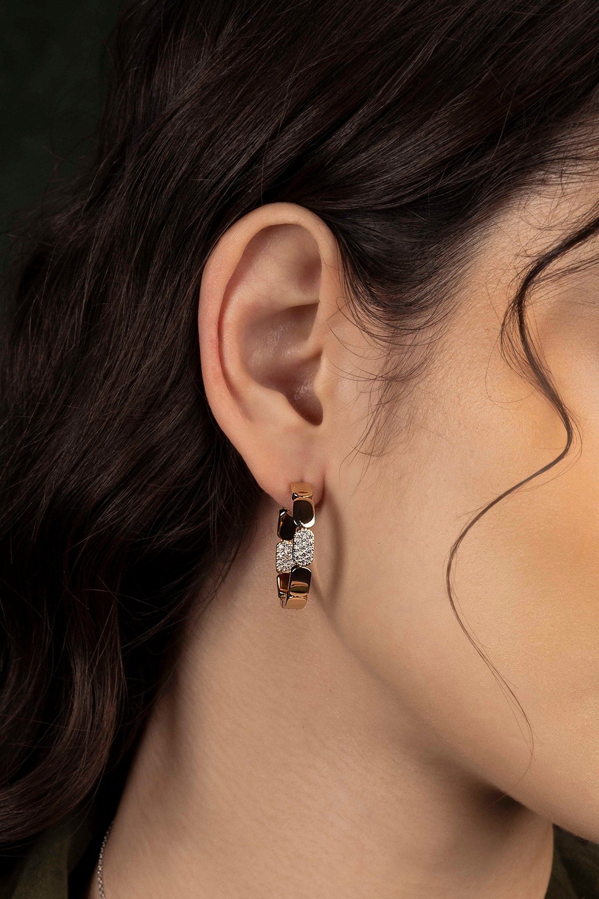 apm Monaco ゴールド フープピアス デインティ ゴールド フープピアス - スモール | APM Monaco