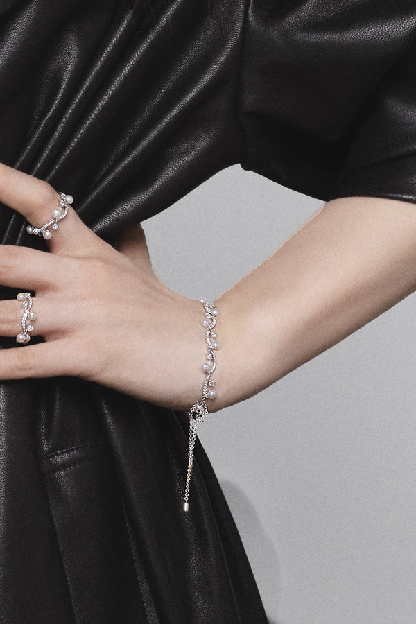 APM Monaco Flower Adjustable Bracelet with Pearls in Silver