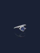 Blauer dreieckiger Pavé Ring