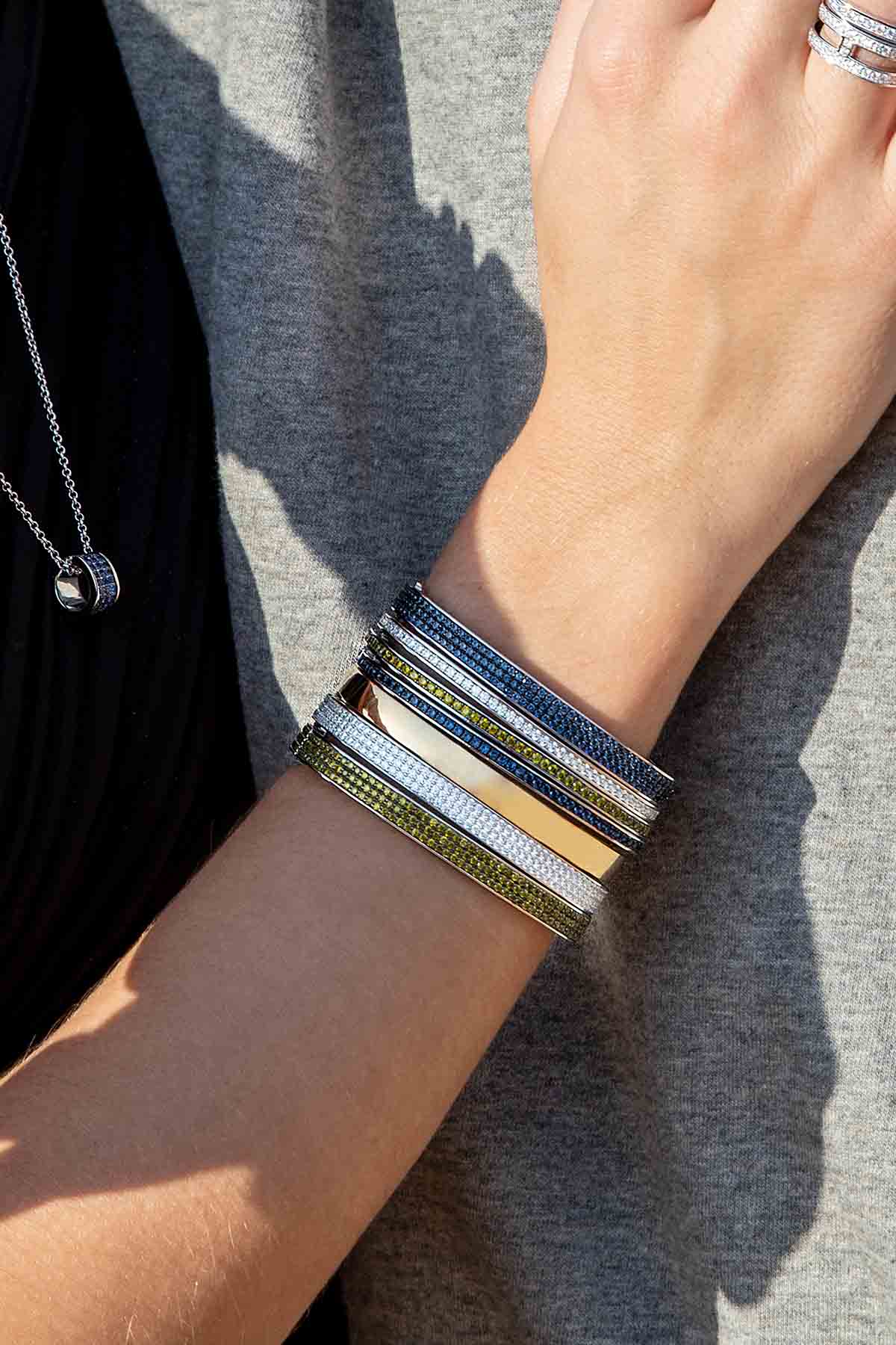 Klobiger khakifarbener Armreif | APM Monaco