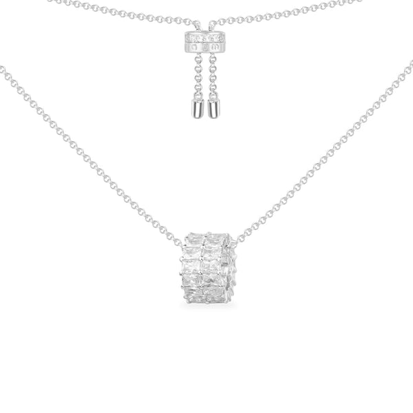 Funkelnde verstellbare Halskette mit Doppel-Ring-Anhänger mit Pavé – Silber