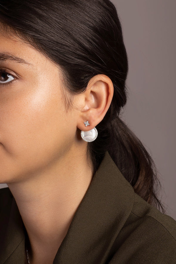 Runde Ohrringe mit weißem Perlmutt – Silber