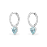 Huggie Ohrringe mit blauem Herzmotiv – Silber