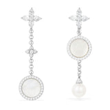 Asymmetrische herabfallende Ohrringe mit weißem Perlmutt und Perle – Silber